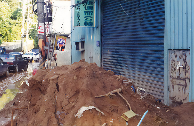 洪水淹不沒信念，泥濘掩不住希望。